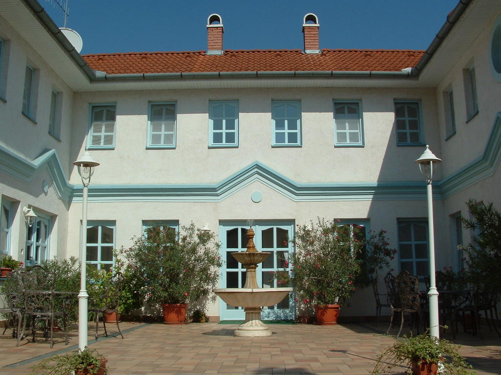 Csigahaz Panzio Otel Gyula Dış mekan fotoğraf